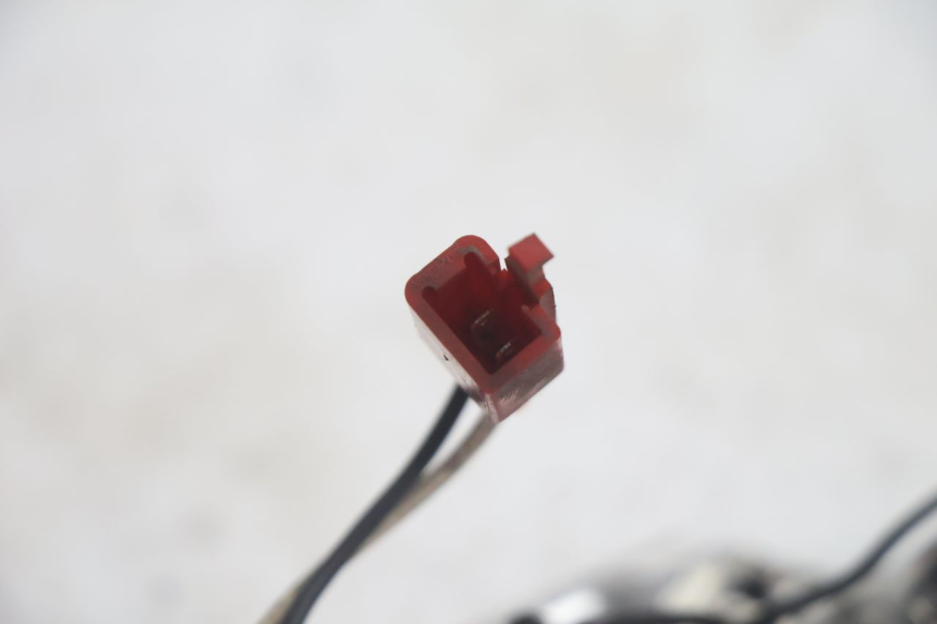 photo de CLIGNOTANT ARRIERE GAUCHE PIAGGIO ZIP IGET 4T 50 (2021 - 2023) - Points de fixation