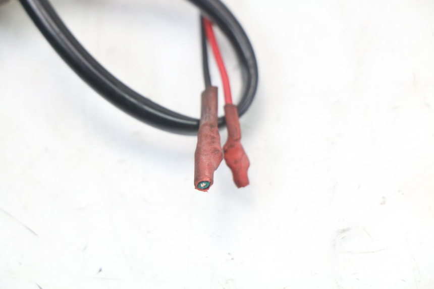 photo de CLIGNOTANT ARRIERE SUZUKI GS F 500 (2004 - 2007) - Détails caractéristiques