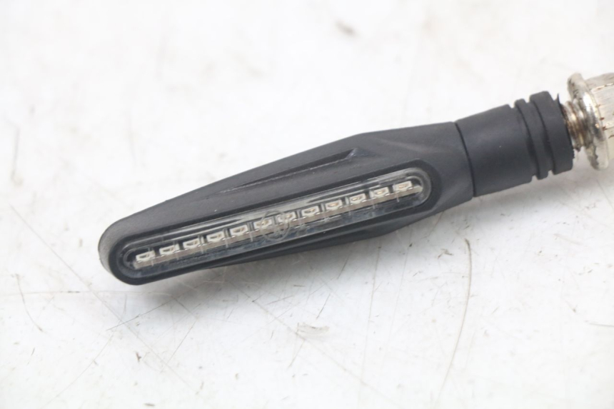 photo de CLIGNOTANT ARRIERE SUZUKI GS F 500 (2004 - 2007) - Marquages et références
