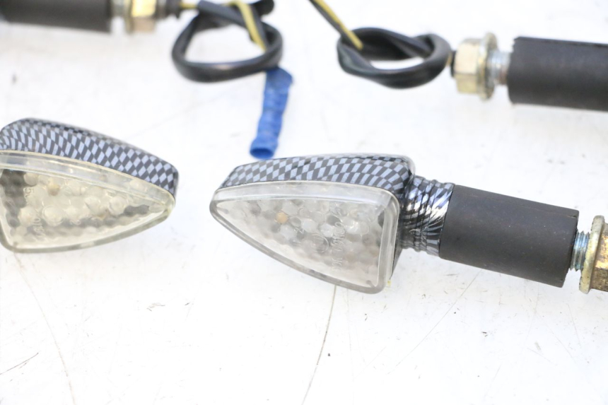 photo de CLIGNOTANT ARRIERE PEUGEOT LUDIX SNAKE 2T 50 (2004 - 2014) - État de surface