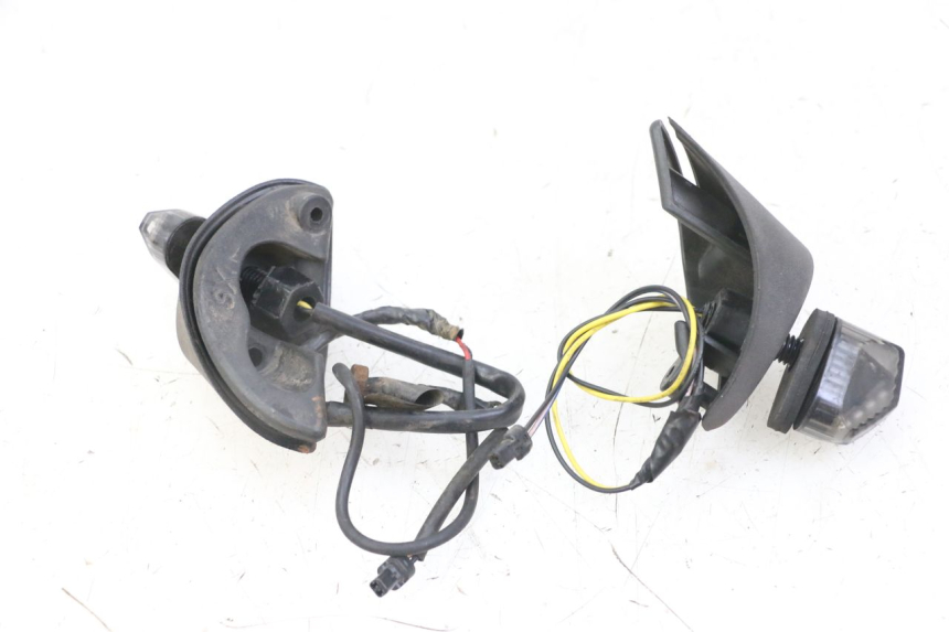 photo de CLIGNOTANT ARRIERE PIAGGIO MP3 LT 400 (2007 - 2012)