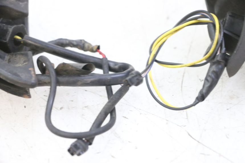 photo de CLIGNOTANT ARRIERE PIAGGIO MP3 LT 400 (2007 - 2012)