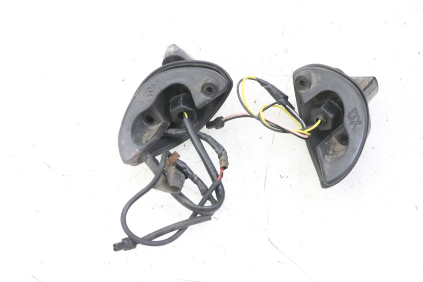 photo de CLIGNOTANT ARRIERE PIAGGIO MP3 LT 400 (2007 - 2012)