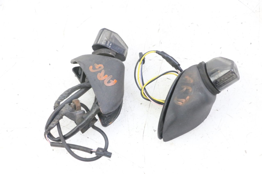photo de CLIGNOTANT ARRIERE PIAGGIO MP3 LT 400 (2007 - 2012)