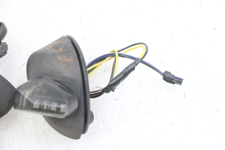 photo de CLIGNOTANT ARRIERE PIAGGIO MP3 LT 400 (2007 - 2012)