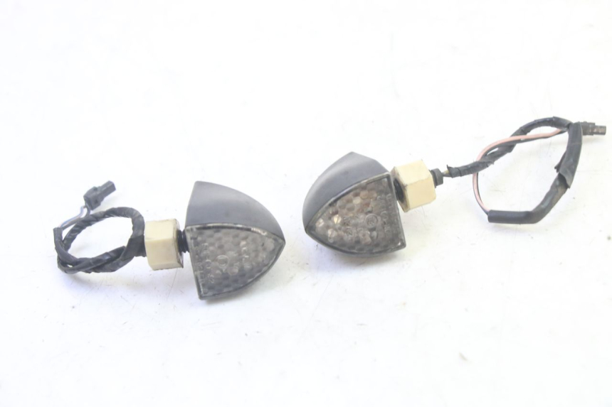 photo de CLIGNOTANT ARRIERE PIAGGIO MP3 RL 250 (2007 - 2010) - Vue principale