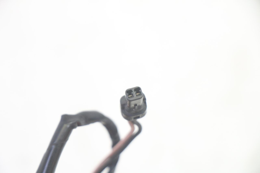 photo de CLIGNOTANT ARRIERE PIAGGIO MP3 RL 250 (2007 - 2010) - État de surface