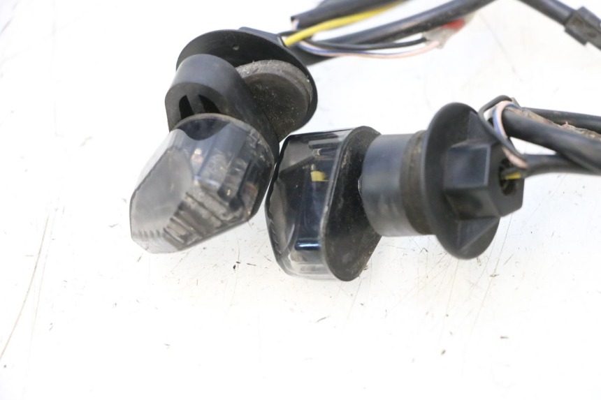 photo de CLIGNOTANT ARRIERE PIAGGIO MP3 RL 250 (2006 - 2010) - Zoom état d’usage