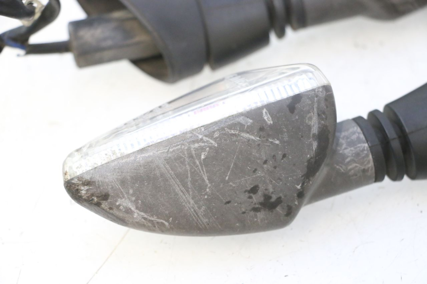 photo de CLIGNOTANT ARRIERE PIAGGIO MP3 500 (2016 - 2018) - Zoom composants