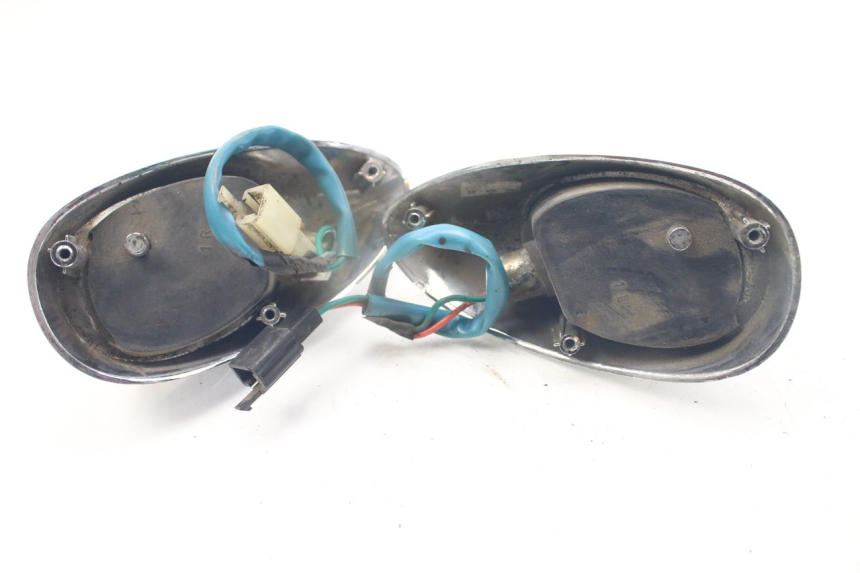 photo de CLIGNOTANT ARRIERE KYMCO PEOPLE 250 (2004 - 2008) - Zoom état d’usage