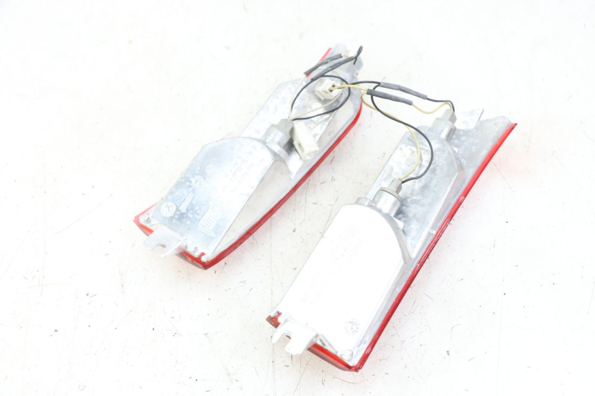 photo de CLIGNOTANT ARRIERE PIAGGIO XEVO - X EVO 125 (2007 - 2016) - Gros plan technique