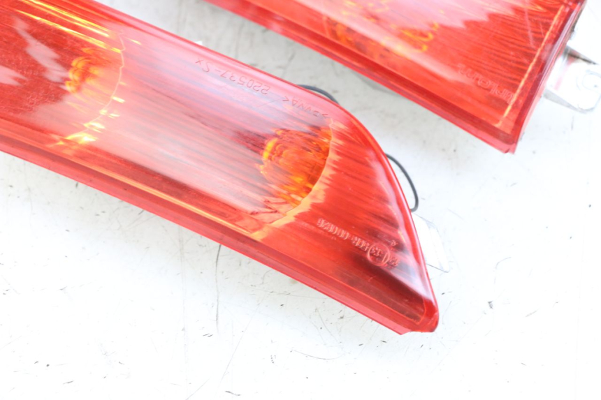 photo de CLIGNOTANT ARRIERE PIAGGIO XEVO - X EVO 125 (2007 - 2016) - Vue d’ensemble