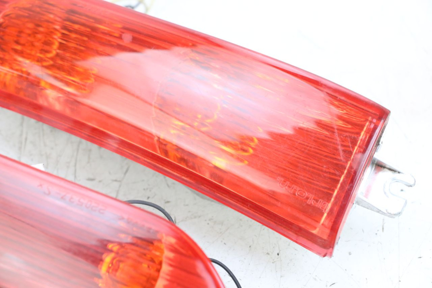 photo de CLIGNOTANT ARRIERE PIAGGIO XEVO - X EVO 125 (2007 - 2016) - Points de fixation