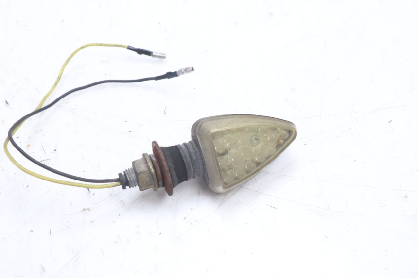 photo de CLIGNOTANT ARRIERE YAMAHA XJR 1300 (1998 - 2002) - Autre angle de vue