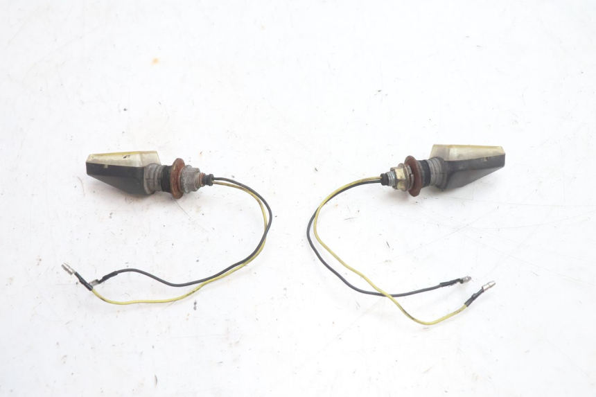 photo de CLIGNOTANT ARRIERE YAMAHA XJR 1300 (1998 - 2002) - Vue d’ensemble