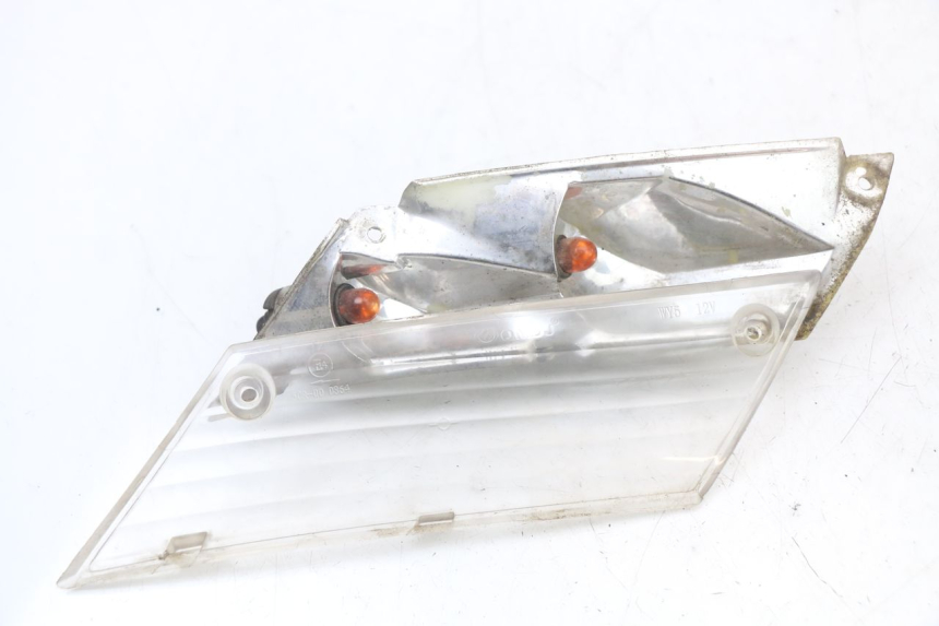 photo de CLIGNOTANT ARRIERE PIAGGIO ZIP 2T 50 (2009 - 2019) - Gros plan technique