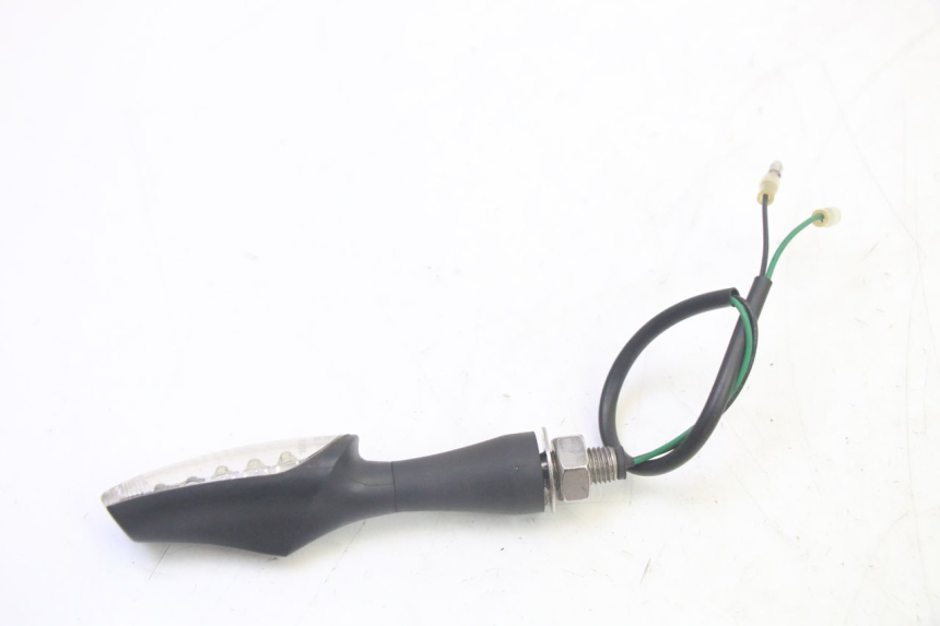 photo de CLIGNOTANT AVANT DROIT QUADRO 4 4D 350 (2015 - 2018)