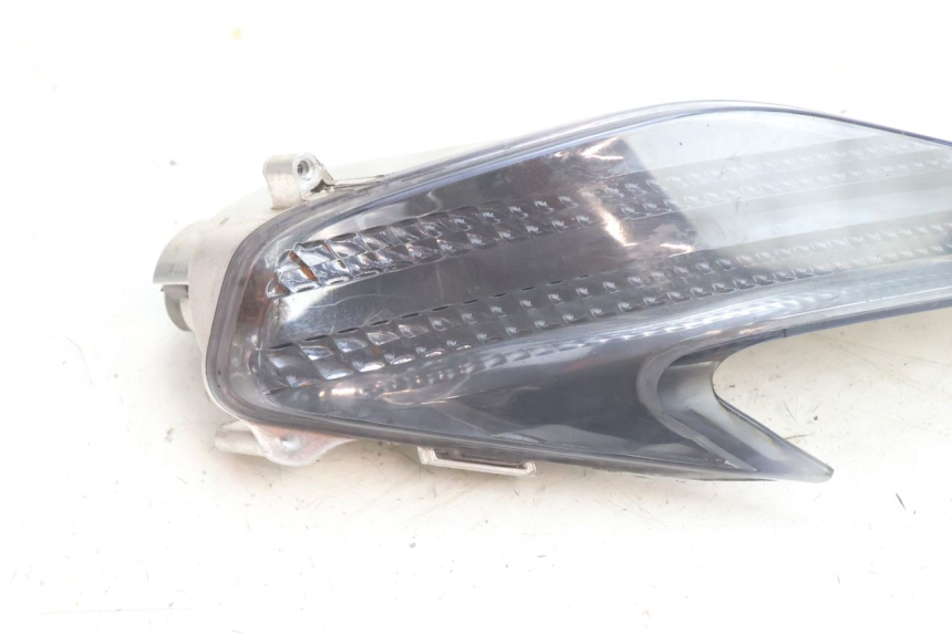 photo de CLIGNOTANT AVANT DROIT APRILIA ATLANTIC S 125 (2010 - 2013) - Détail de la pièce