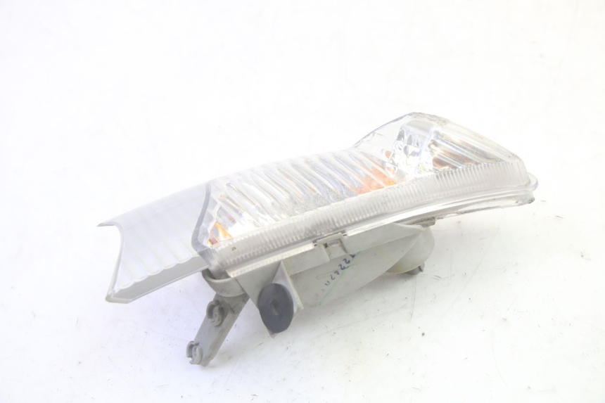 photo de CLIGNOTANT AVANT DROIT SUZUKI BURGMAN 125 (2007 - 2014) - Autre angle de vue