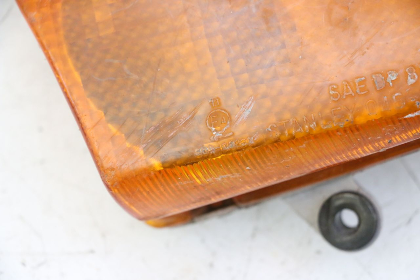 photo de CLIGNOTANT AVANT DROIT HONDA CBR F SC25 1000 (1989 - 1992)