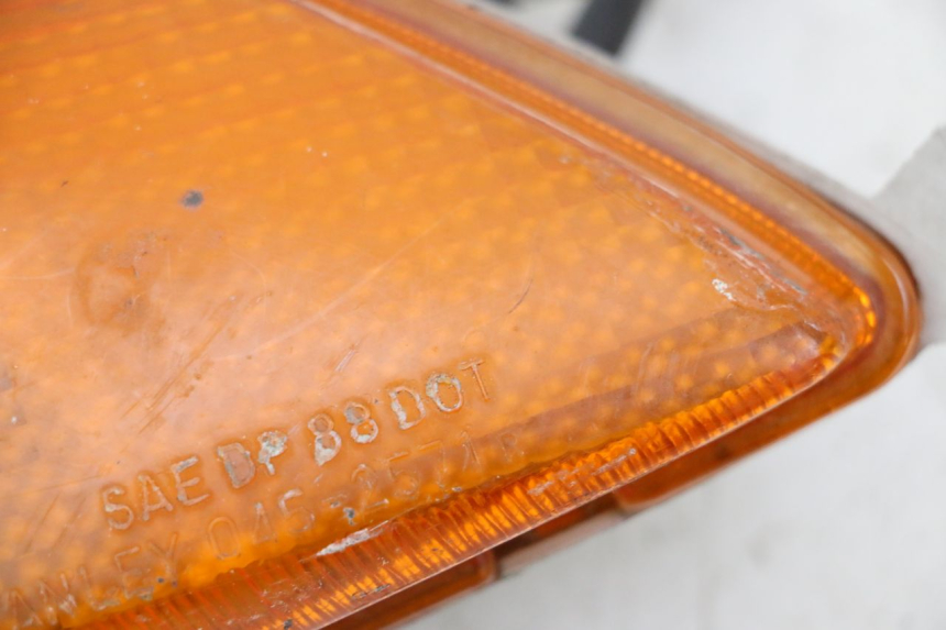 photo de CLIGNOTANT AVANT DROIT HONDA CBR F SC25 1000 (1989 - 1992)