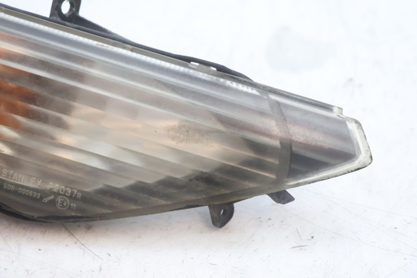 photo de CLIGNOTANT AVANT DROIT HONDA FJS SILVER WING SILVERWING 400 (2005 - 2008) - Autre angle de vue