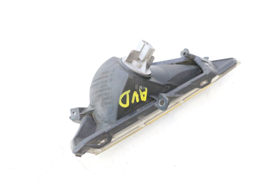 photo de CLIGNOTANT AVANT DROIT HONDA FJS SILVER WING SILVERWING 400 (2005 - 2008) - Autre angle de vue