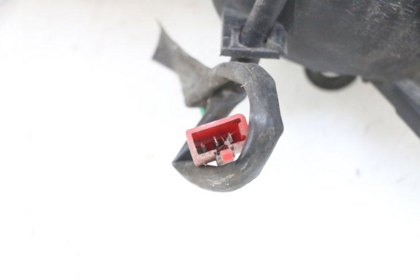 photo de CLIGNOTANT AVANT DROIT SYM GTS EVO 125 (2009 - 2013) - État de surface