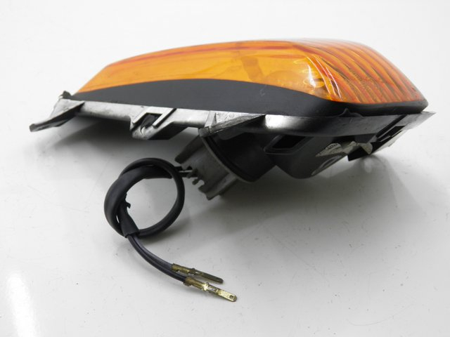photo de CLIGNOTANT AVANT DROIT HONDA CBF S ABS 600 (2004 - 2007)