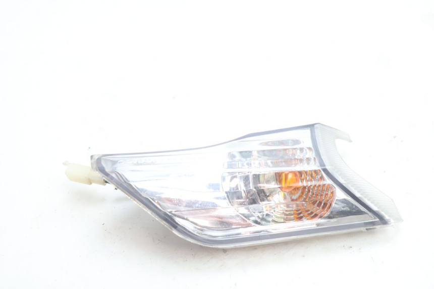 photo de CLIGNOTANT AVANT DROIT KYMCO MOVIE S 125 (2009 - 2018) - Autre angle de vue