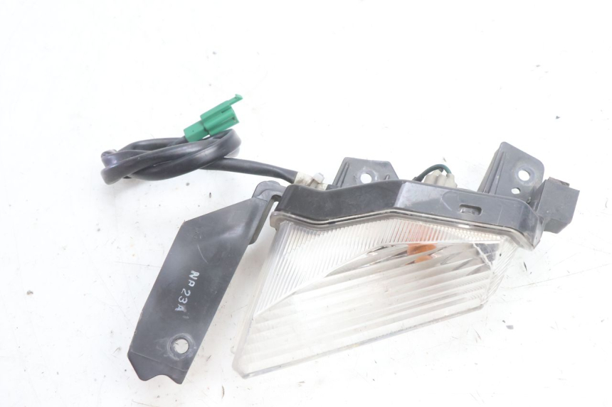 photo de CLIGNOTANT AVANT DROIT YAMAHA N-MAX NMAX 125 (2021 - 2024) - Autre angle de vue