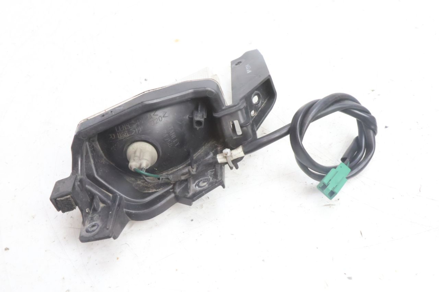 photo de CLIGNOTANT AVANT DROIT YAMAHA N-MAX NMAX 125 (2021 - 2024) - Gros plan technique