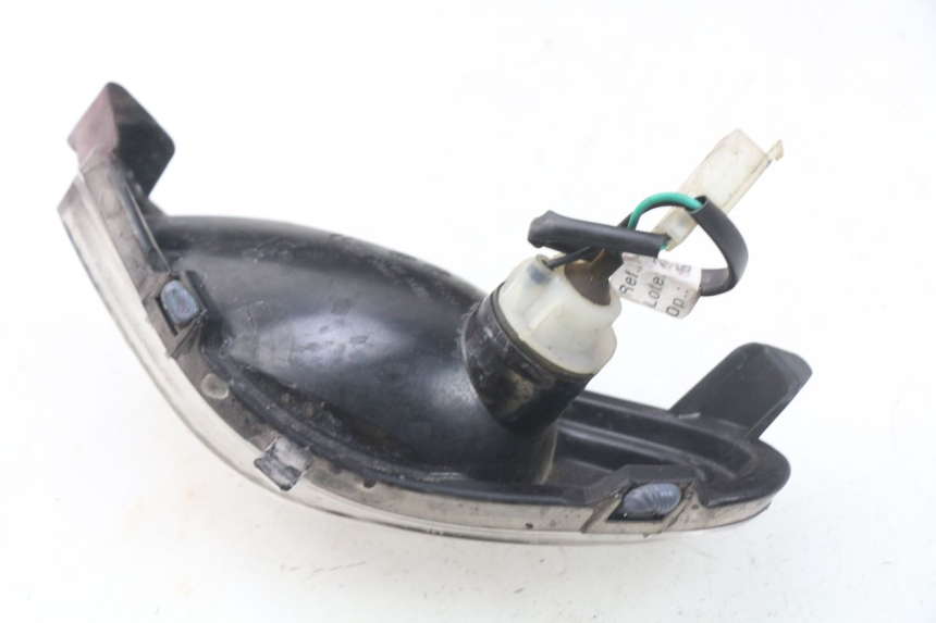 photo de CLIGNOTANT AVANT DROIT MBK OVETTO ONE 2T 50 (2013 - 2017) - Autre angle de vue