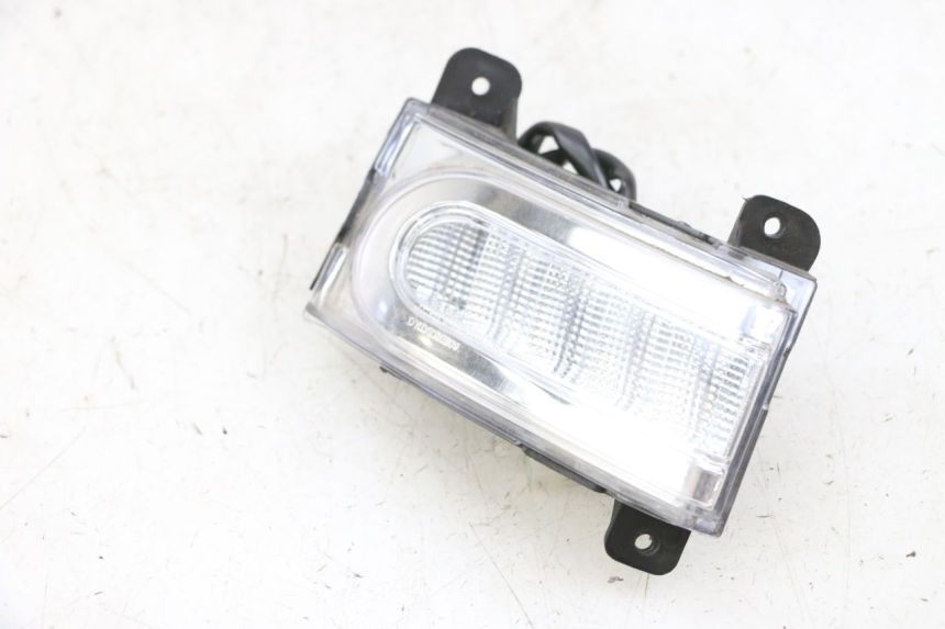 photo de CLIGNOTANT AVANT DROIT EFUN PUSA 1 - Points de fixation