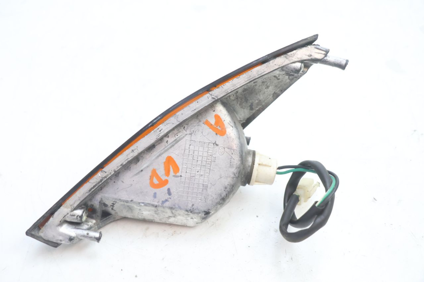 photo de CLIGNOTANT AVANT DROIT KEEWAY RY6 2T 50 (2011 - 2019) - Gros plan technique