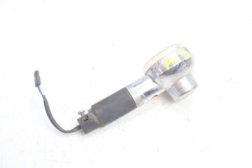 photo de CLIGNOTANT AVANT DROIT APRILIA SCARABEO GT 125 (1999 - 2007) - Autre angle de vue