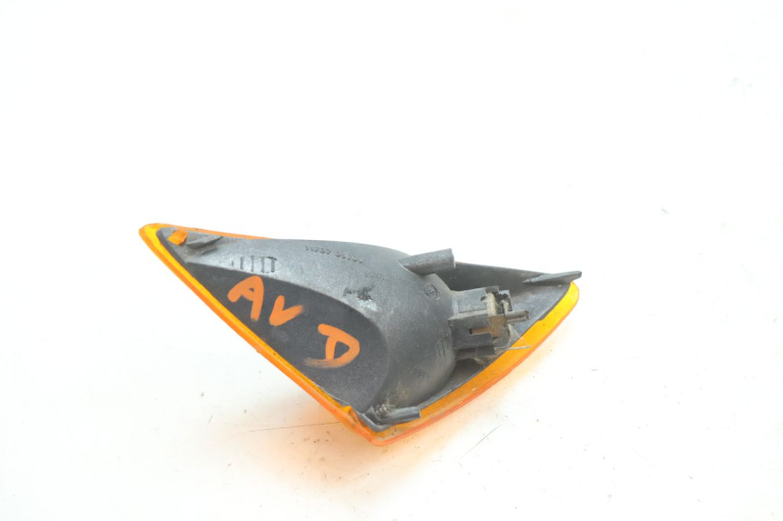 photo de CLIGNOTANT AVANT DROIT PEUGEOT SPEEDFIGHT LC 50 (1996 - 2002) - Autre angle de vue