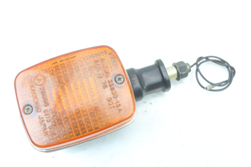 photo de CLIGNOTANT AVANT DROIT SUZUKI GSX E 250 (1982 - 1983)