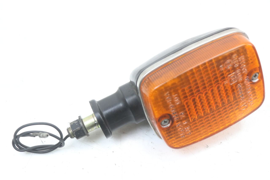 photo de CLIGNOTANT AVANT DROIT SUZUKI GSX E 250 (1982 - 1983)