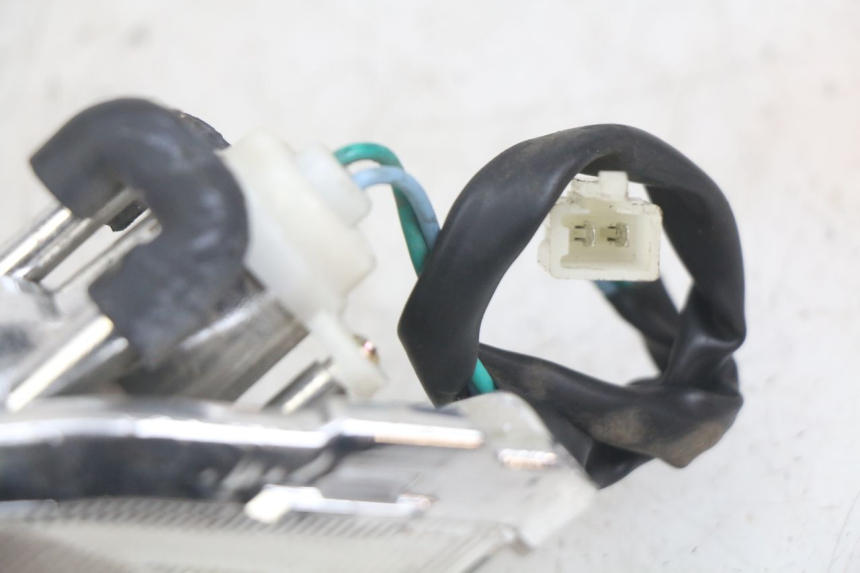 photo de CLIGNOTANT AVANT DROIT PEUGEOT TWEET 125 (2018 - 2021)