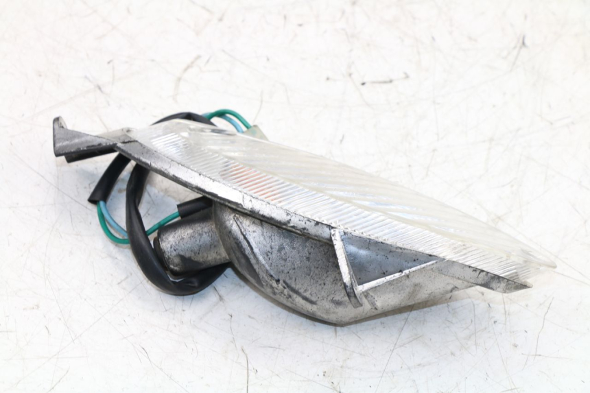 photo de CLIGNOTANT AVANT DROIT PEUGEOT V-CLIC VCLIC 50 (2007 - 2013) - Points de fixation