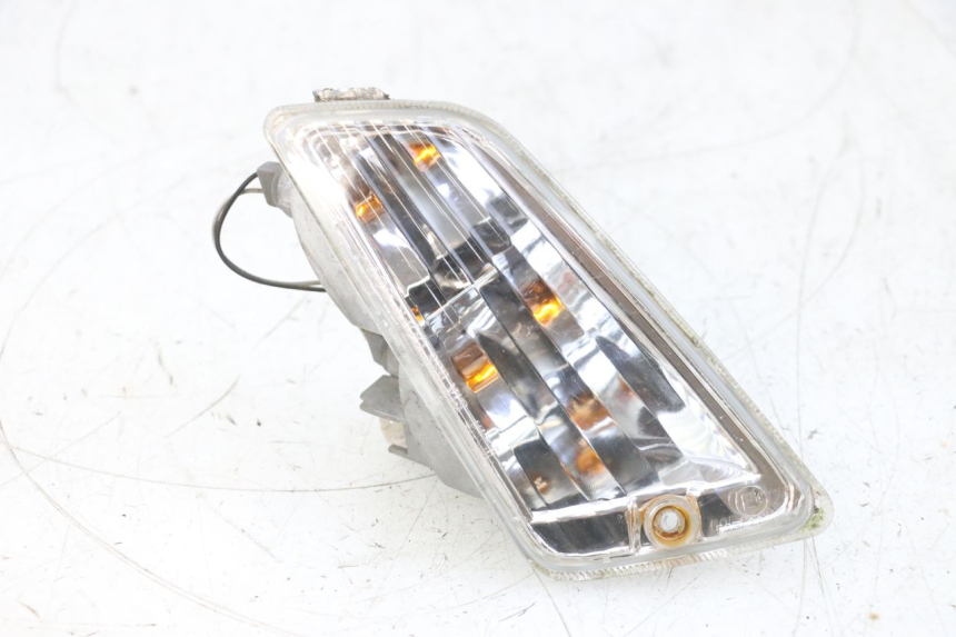 photo de CLIGNOTANT AVANT DROIT PIAGGIO VESPA GTS SUPER IE 125 (2009 - 2016) - Vue principale