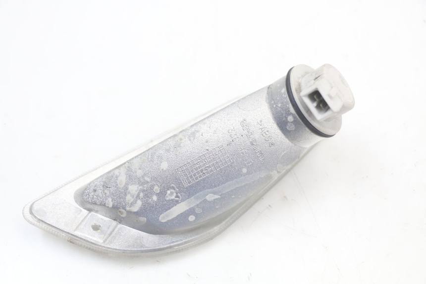 photo de Front right turn signal PIAGGIO VESPA LX 125 (2005 - 2010) - Gros plan technique