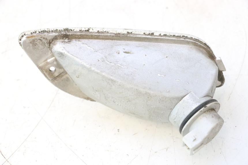 photo de CLIGNOTANT AVANT DROIT PIAGGIO VESPA S 2T 50 (2007 - 2014) - Gros plan technique