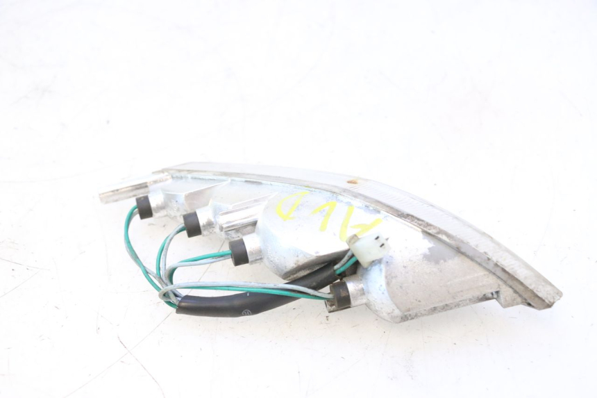 photo de CLIGNOTANT AVANT DROIT PEUGEOT VIVACITY NEW 2T 50 (2008 - 2017) - État de surface