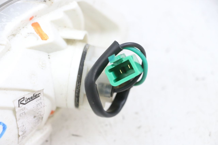 photo de CLIGNOTANT AVANT DROIT YAMAHA XMAX X-MAX 125 (2006 - 2009) - Gros plan technique