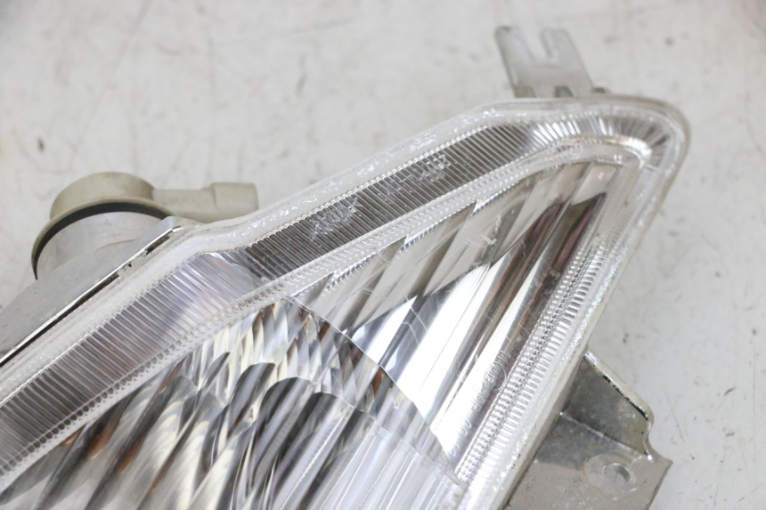 photo de CLIGNOTANT AVANT DROIT YAMAHA X-MAX XMAX 125 (2010 - 2013) - Vue d’ensemble