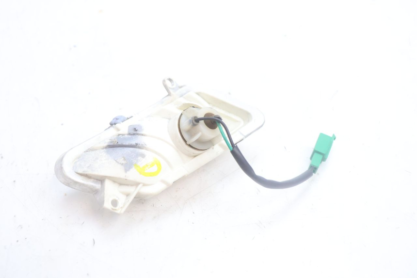 photo de CLIGNOTANT AVANT DROIT YAMAHA XMAX X-MAX 125 (2006 - 2009) - Autre angle de vue