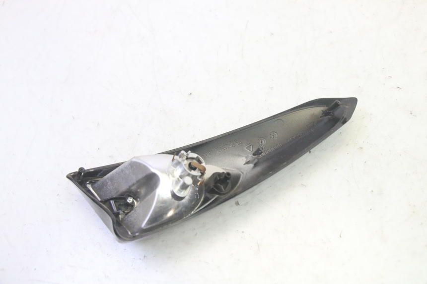 photo de CLIGNOTANT AVANT DROIT PIAGGIO XEVO - X EVO 125 (2007 - 2016) - Vue d’ensemble