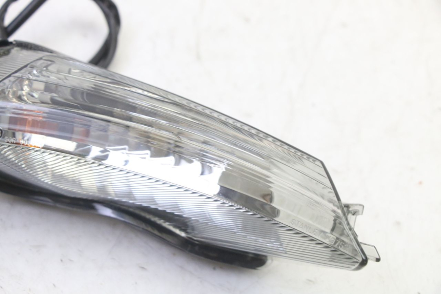 photo de CLIGNOTANT AVANT DROIT YAMAHA XMAX X-MAX 125 (2021 - 2025)